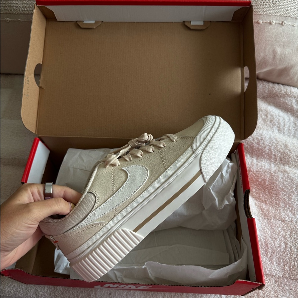 Women’s Nike Court Legacy Lift